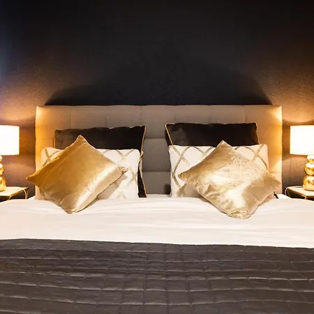 The Blue Ice - Grindelhomes