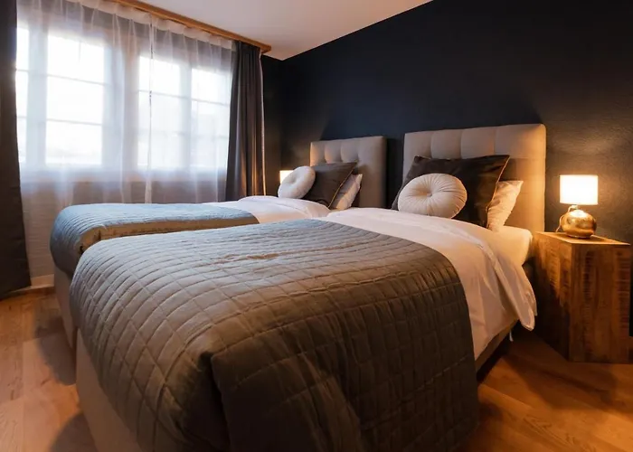 The Blue Ice - Grindelhomes *