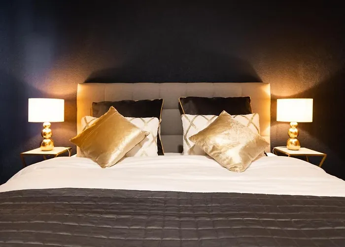 The Blue Ice - Grindelhomes